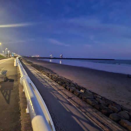 Driftmark Beachfront Location Aberavon Beach Sea Views Large Driveway Parking Private Site Fibre Optic Wi Fi Port Talbot Ngoại thất bức ảnh
