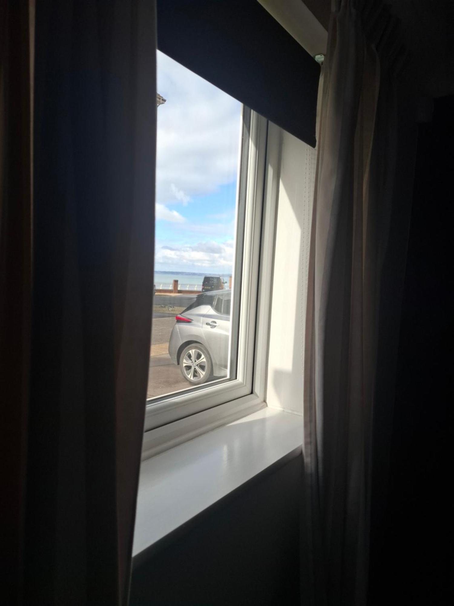Driftmark Beachfront Location Aberavon Beach Sea Views Large Driveway Parking Private Site Fibre Optic Wi Fi Port Talbot Ngoại thất bức ảnh